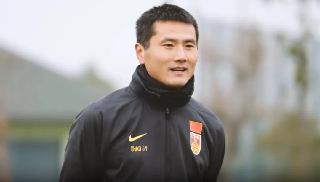 记者：邵佳一本有望执教国安，某老队员已表态愿为邵帅返国足
